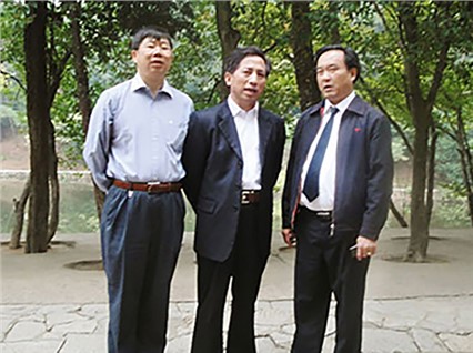 國(guó)家安全局、湖南省煤監(jiān)局、煤炭局領(lǐng)導(dǎo)一行，在省市領(lǐng)導(dǎo)和公司董事長(zhǎng)陪同下在韶山參觀